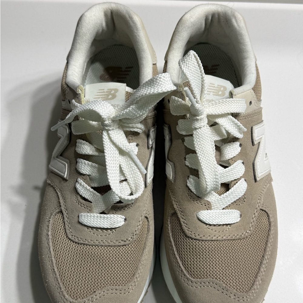 New Balance Women's Vanilla 574 Suede Platform Sneakers size 7.5 - Picture 2 of 4